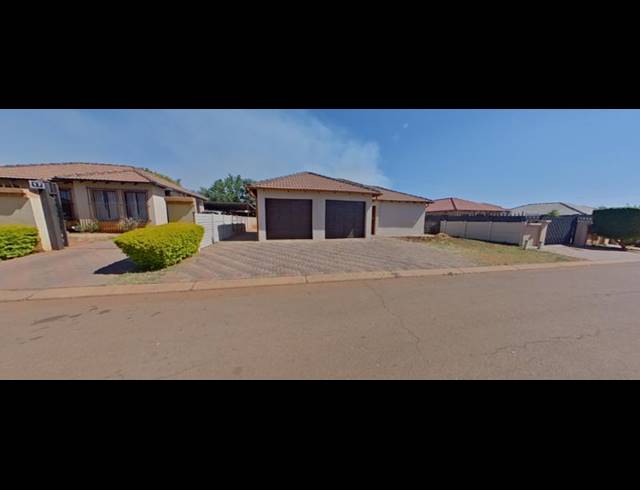 3 BEDROOM HOUSE FOR SALE IN THE ORCHARDS
